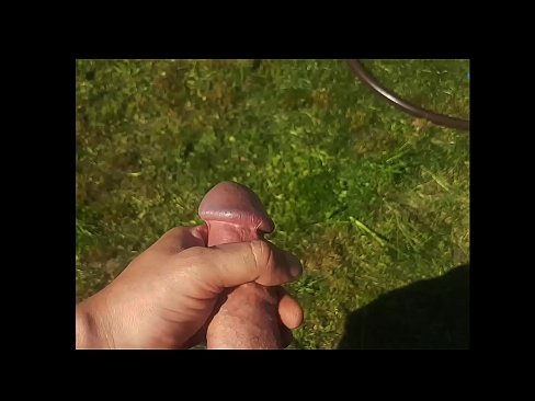 ❤️ Horúca kočka si nechá jebnúť ružovú kundičku a vystrieka sa so squirtom v letnej záhrade ️❌ Šukanie video na sk.sexvideogif.ru ❌